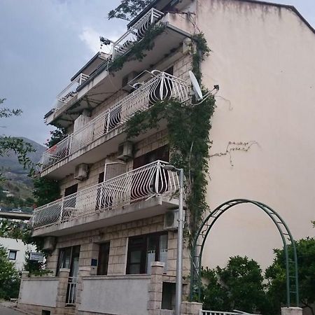 Apartmani Tina พอดโกรา ภายนอก รูปภาพ