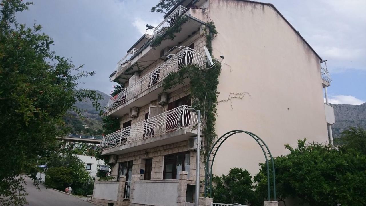 Apartmani Tina พอดโกรา ภายนอก รูปภาพ