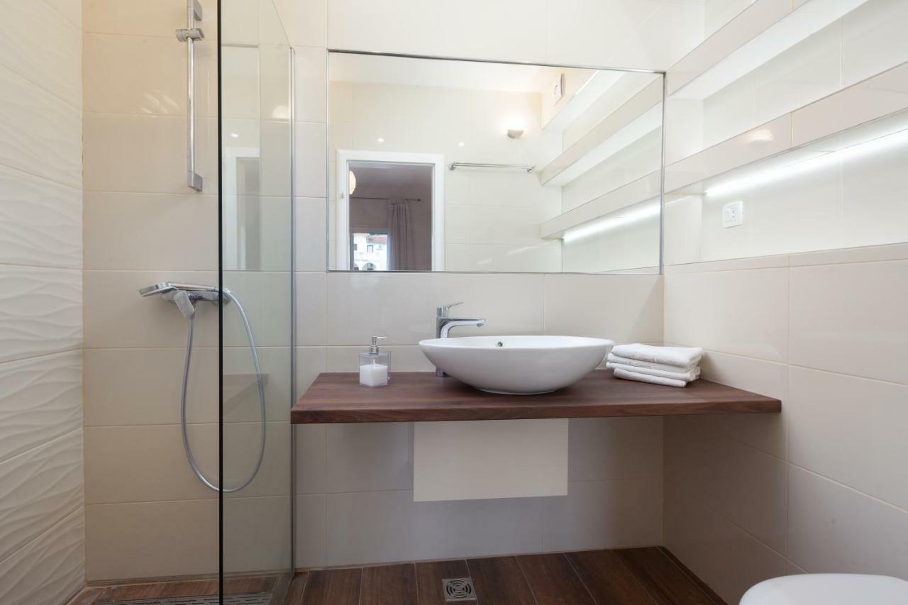 Apartmani Tina พอดโกรา ภายนอก รูปภาพ