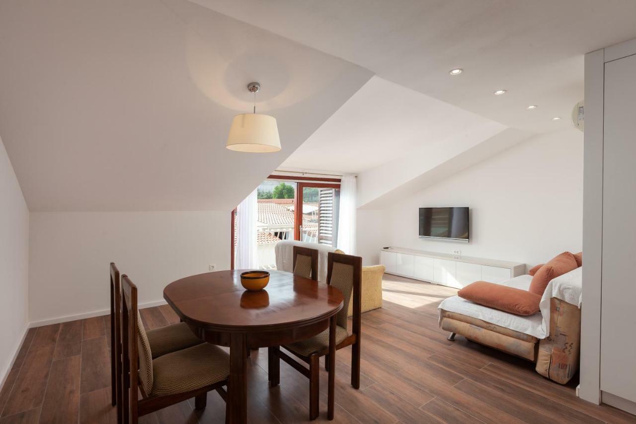 Apartmani Tina พอดโกรา ภายนอก รูปภาพ