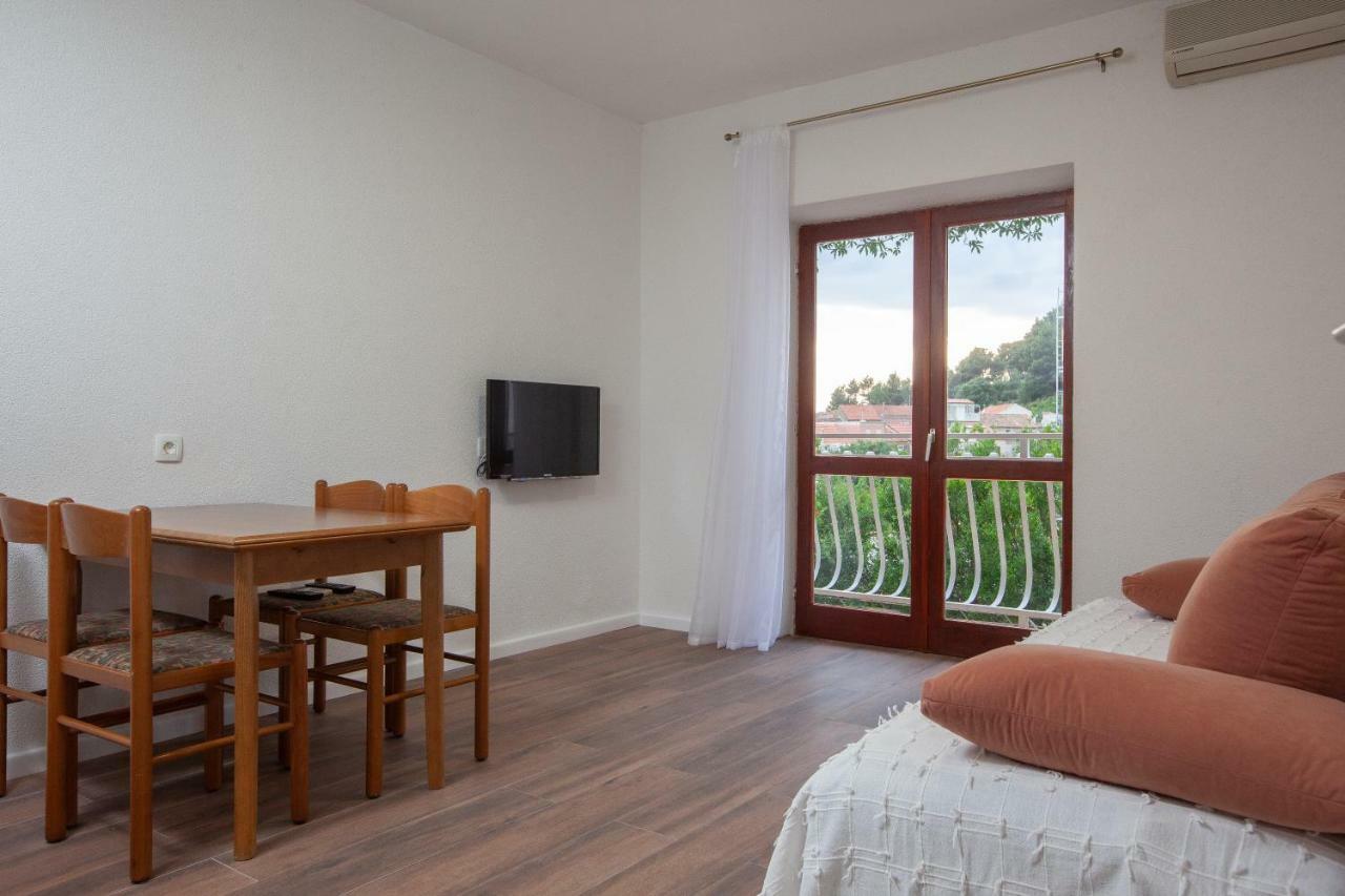 Apartmani Tina พอดโกรา ภายนอก รูปภาพ